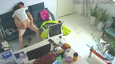 黑客破解攝像頭公司女財務和經理經常趁著沒人在辦公室沙發和椅子上偷情