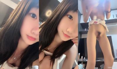 80kg이 넘는 바보같은 귀여운 누나! 카와이 캐미솔! 단단하고 매우 부드러운 보지, 엉덩이를 올릴 때 국화도 매우 부드럽습니다.
