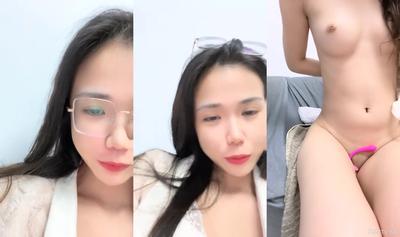 Sweet-looking Glasses Sister! Paid Room Masturbation! Tiny Hairy Pussy Vibrate, Beautiful Ass In Riding Position