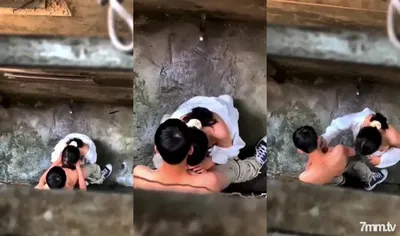 "대낮에 복도와 골목으로 내려가 사람들을 괴롭히는 대학생 커플들" 주위에 사람이 없으면 위층에서 비명 소리가 들린다.
