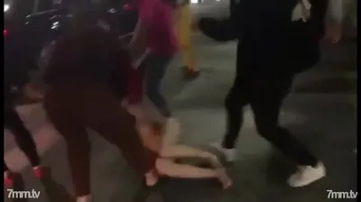 最も重要なことは現実です、あらゆる種類の大規模なレイプシーンの記録、路上でのレイプシーン、レイプと愛人の殴打、最も素晴らしくて最悪なのは隣の古い王様だと思います彼が死ななかったら、彼の骨まで落ちなければならなかった