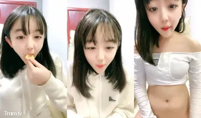 A Post-00s Pure Student Girl With Small Dimples Goes To The Sea, Newly Bought Black Fishnet Stockings, She Lifts Her Underwear To Show Her White And Tender Tits, Rubs Her Pussy And Pants And Moans, Her Expression Is Exaggerated And Cool