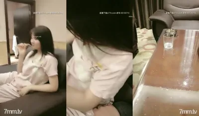 The Best Sweet And Pure Girl Who Is Still In College, Her Boobs Have Just Developed, She Is Forced By Campus Online Loan Sharks, So She Can Only Go To Sea To Earn Money To Pay Off Her Debts, The Best Fan Forced B To Be Fucked By An Uncle In His Thirties