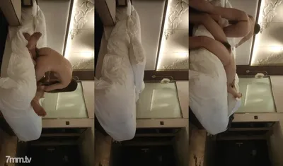 2022-4-5 【デブスタジオ】足の長いロイヤルシスターはコケティッシュな女で、薬を飲んでファックし、頭を圧迫して挟み込み、オマンコを叩きます