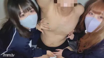 fc2-ppv 2671627 [沒有眼睛 moza] 2 個同在初中的朋友和 3p。把叔叔的雞巴當作玩具玩 *僅限二月 {