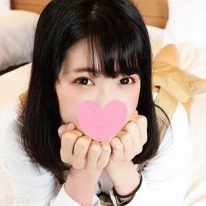 fc2-ppv 2984462 【無修正】【声優】Eカップの元アイドル声優♡ジト目でじっくりオヂサンチンポをノーハンドフェラ。マイクの代わりにチンポを握り、舞台の代わりにベッドで喘ぎイキ狂う。 {